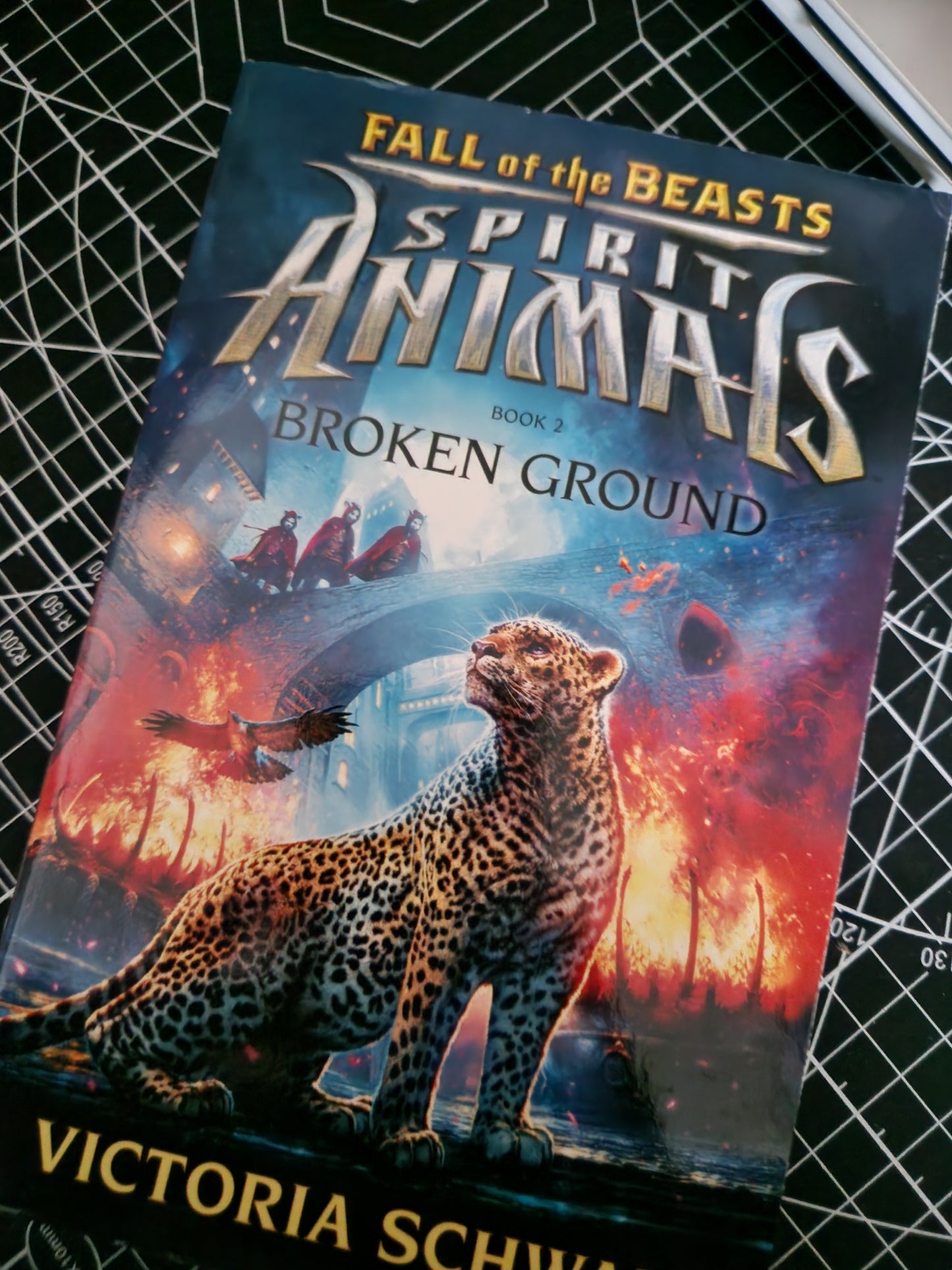 Broken ground - spirt animals book 2 - Victoria Schwab